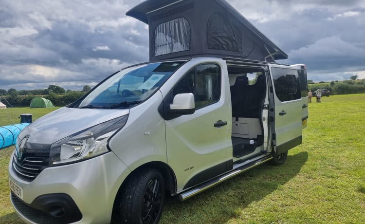 Trevor – 4 berth Renault campervan from 2016