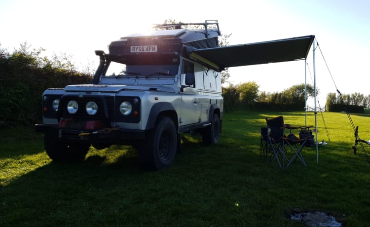 Silver Belle – Camper Land Rover per coppie e famiglie. 4x4 per l'avventura in campeggio selvaggio