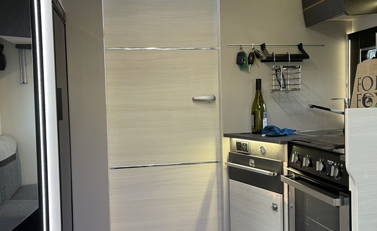 Classy – 2021 LUXE Chausson Titanium Premium 777GA