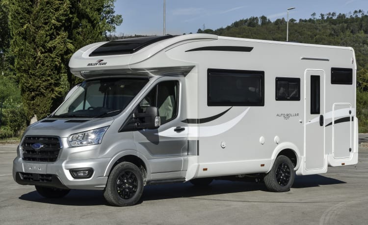 Elena – 6 berth luxury motorhome