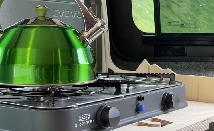 Transit Custom LWB: cucina all'interno o all'esterno con lo spazio di lavoro della cucina scorrevole!