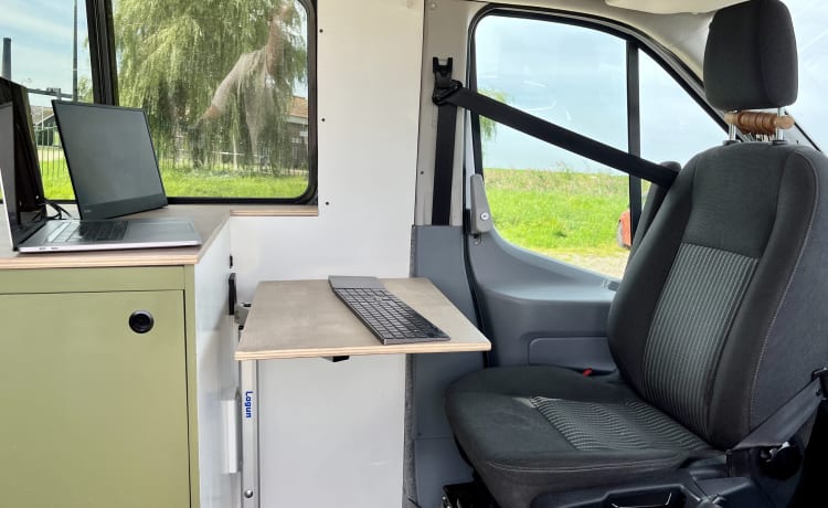 Henry – Beautiful, homely camper. Perfect for the adventurer and digital nomad!