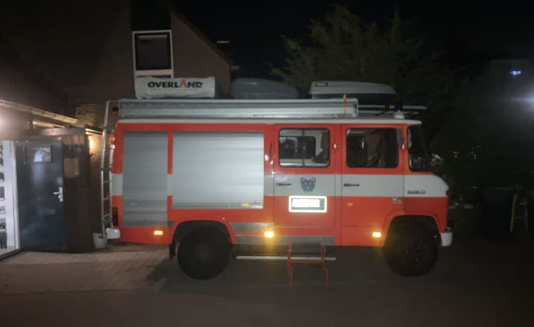 Henk – Camion de pompiers original nostalgique pour 6 personnes (C1)