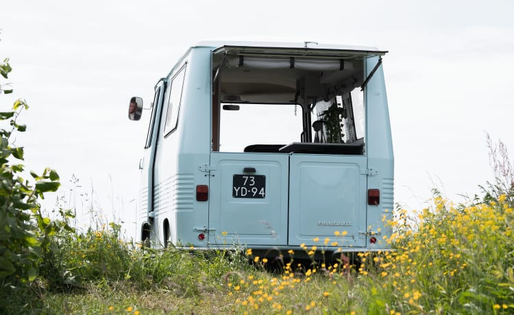 Retro Peugeot J7 with refreshing interior