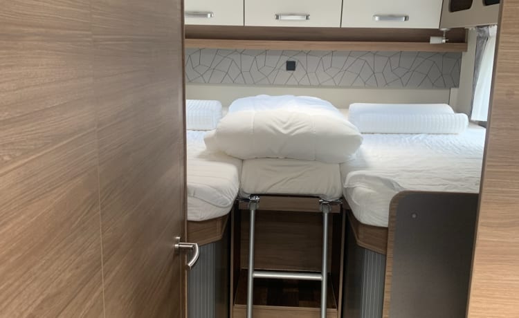 Cara core 700MEG – Luxe integraal mobilhome te huur Weinsberg