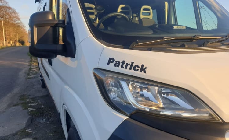 Patrick – 3 berth Peugeot campervan with roof deck