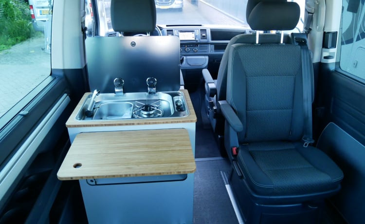 Volkswagen T6 Multivan, Bus Camper mit Easy Fit Schlafdach!