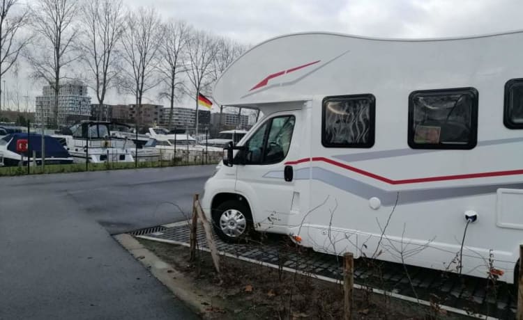 Ons Mieke...  – Rimor seal 695: Cozy mobile home with spacious bedroom.