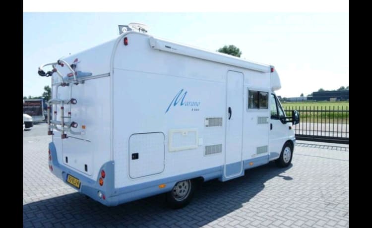 Mr. Blue  – Bürstner Merano with air conditioning and fixed bed 2005