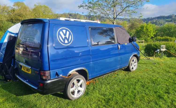 Valerie – 3 berth Volkswagen campervan from 1995