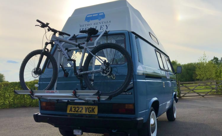 Retro Rentals Henley – 1984 Retro Volkswagen T25 - Little Betty Blue. (Newly Restored)