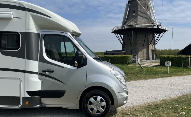 Fully and very luxuriously equipped 2 persons (max 3) Adria Matrix Suprème