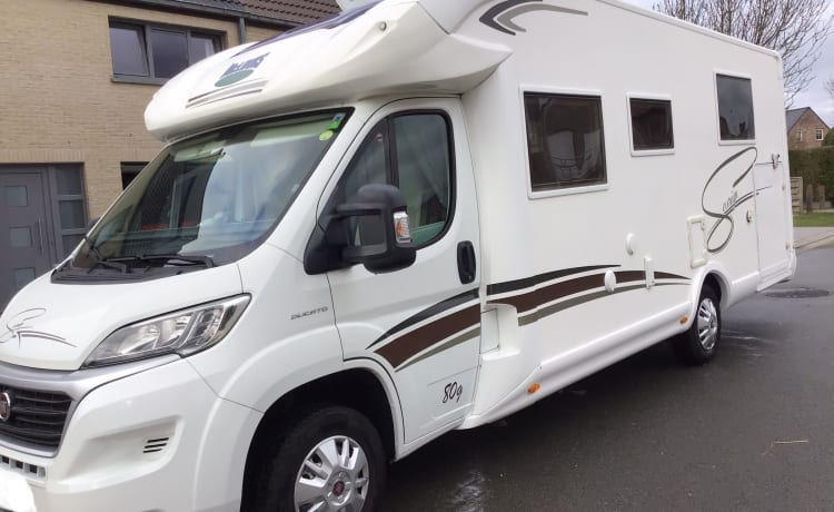 Start your freedom – Spacious MC Louis Sovereign 80 Semi-Integral