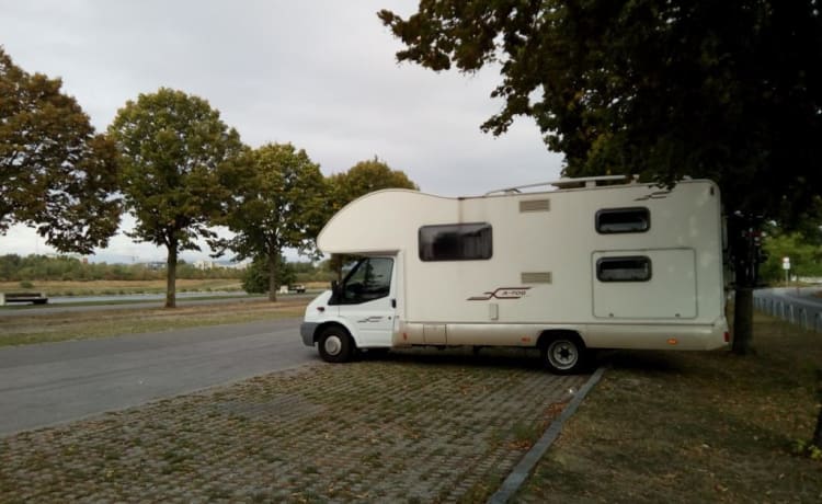 Ford Transit – Camping-car spacieux pour les familles mais aussi très confortable pour les célibataires