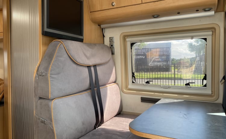 Adria twin – Tough modern bus camper