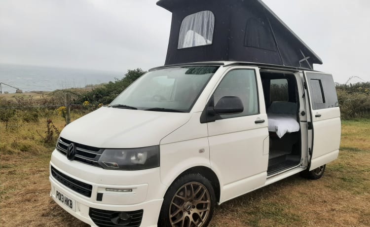 Florence (Flo for short) – Gorgeous 4 berth Volkswagen T5 Campervan 