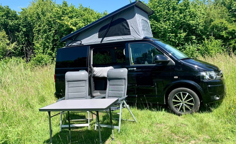 Complete and luxurious VW Multivan with WIDE BED