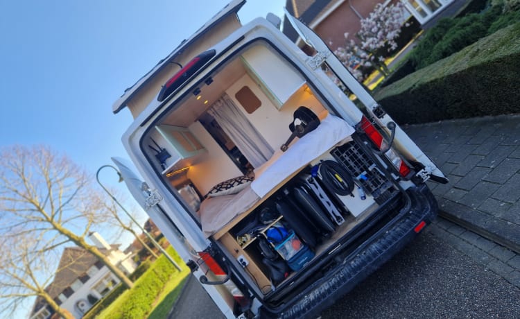 Miley – 4pers. Luxury camper bus 2022