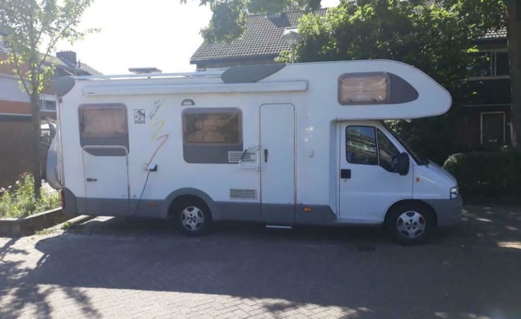 Mon ami – Beautiful spacious self-sufficient family camper with stand air conditioning and many options