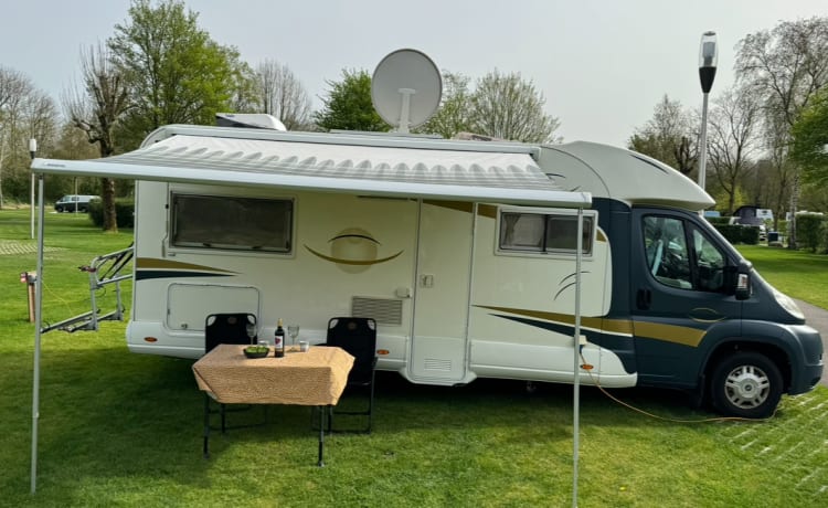 Comfortabele, ruime, luxe 2 persoons camper met veel opties