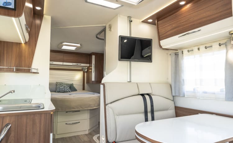 Pilote P650C – Very luxurious and fully equipped 2-3 person camper.