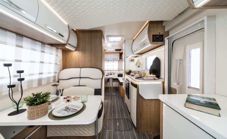 AutoRoller 747 – Folgen Sie Frank Campers – Luxus-Wohnmobil mit 6 Schlafplätzen