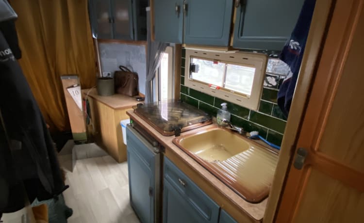 Bessie – Retro Camper from 1990 with the luxury of today!