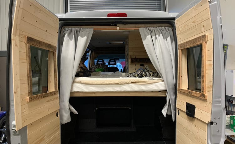 Tortuga – Tortuga'The Turtle' is our brand new luxury 3-4 berth Ducato camper
