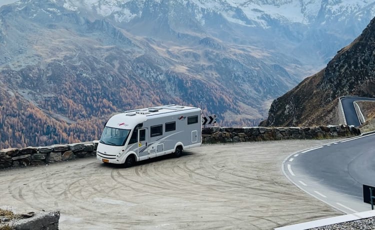 Lusso! Camper integrale Carthago Tourer per 5 persone