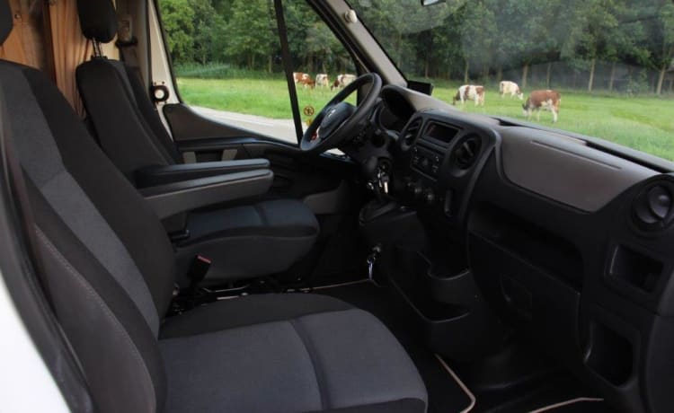 Camping-car familial 7 personnes très spacieux et confortable avec climatisation