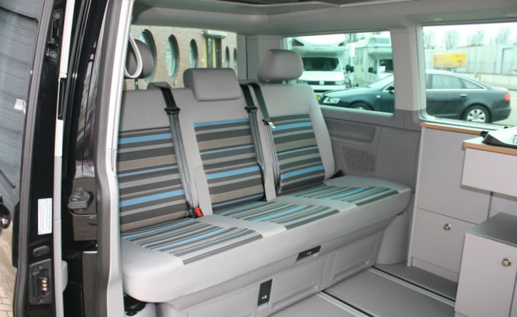 De Familiebus – Volkswagen California Beach 140hp 4p T5 DSG automatic from 2012