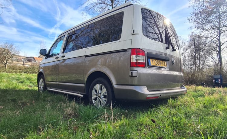 Volkswagen Offgrid camper met buitenkeuken