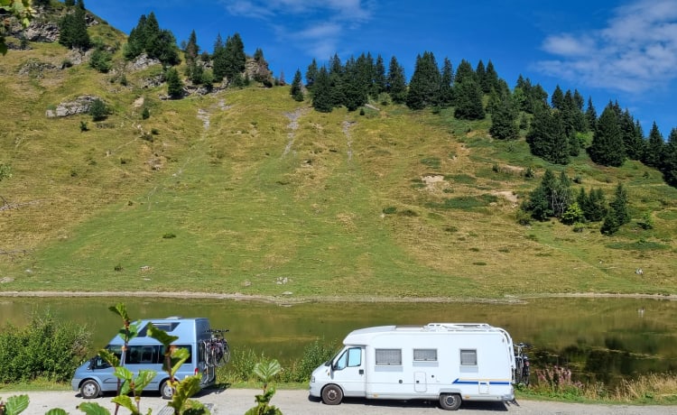 Beau camping-car pour 2 personnes