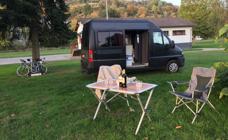 Oscar Obelix – Hit the road with Oscar! A converted Citroën Jumper with 2 sleeping places