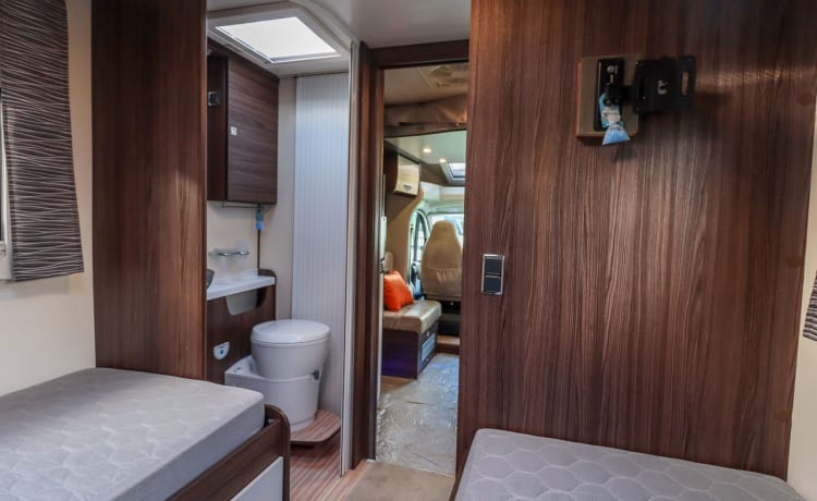 The memory maker  – Stylish 4 berth Benimar Mileo, free WiFi, flexible pick ups/drop offs