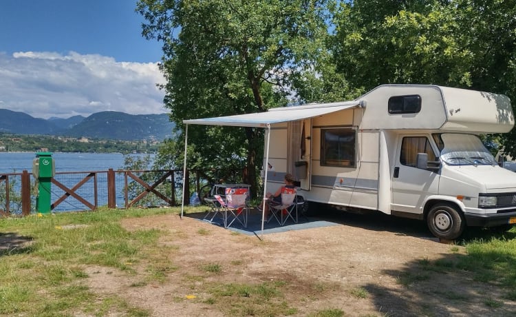 Camping-car nostalgique avec assurance