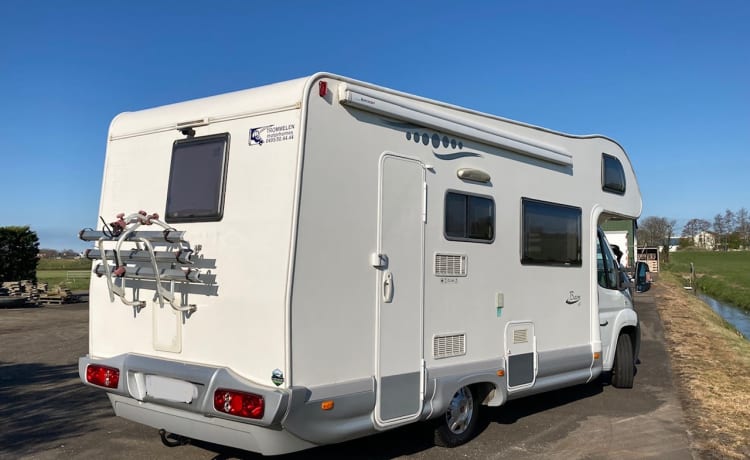 Op stap met de Baron! – Ampio camper familiare per 6 persone