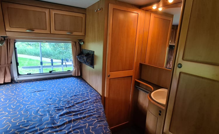 Familiencamper für 6 Personen. Hymer Integral aus dem Jahr 2000