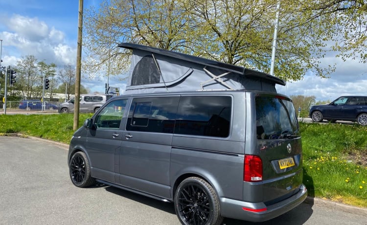 KR fleet Camper Hire – 4-persoons Volkswagen campervan uit 2022