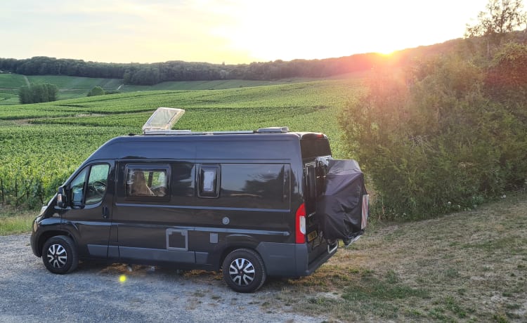 Black Rhino – Kompakter (5m41) Hobby K55, Fiat Ducato mit Automatikgetriebe und 150 PS, mit allem Luxus