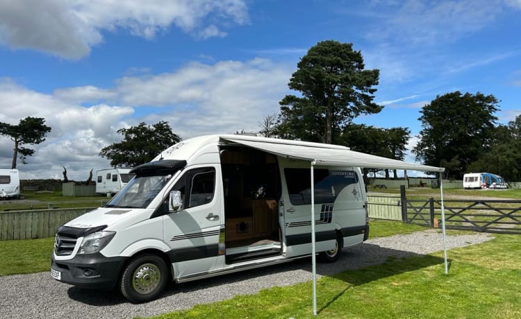 Camper Mercedes-Benz con 4 posti letto del 2015