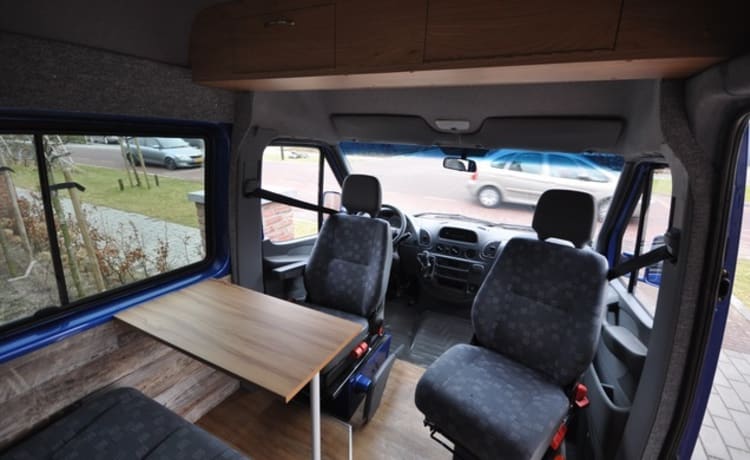 Type 6 – Nice hip bus camper with fixed bed