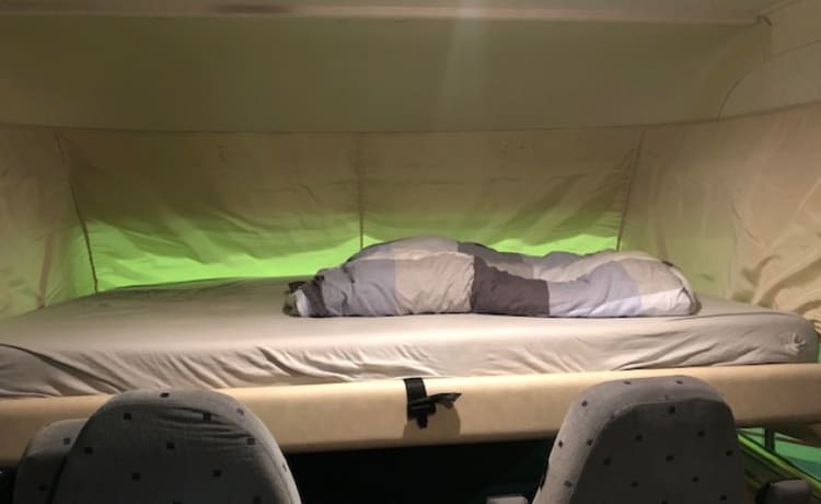 6 persoons hymer – Joli camping-car intégral (Hymer) avec beaucoup d'espace de rangement pour 6 personnes