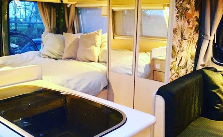 Safari – Bus compatto camper Safari (incl. assicurazione contro tutti i rischi a € 23,60 al giorno)