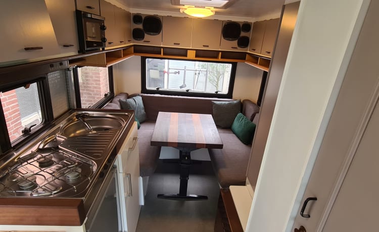 4 person 2.5l Ford transit alcove camper, completely renovated!
