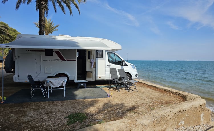 Camper Bolletje – Luxe 4p Roller Team semi-intégré à partir de 2020