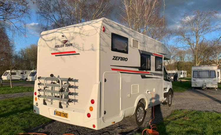 Atlas – 4 Berth 2021 luxe New Forest camper met grote garage