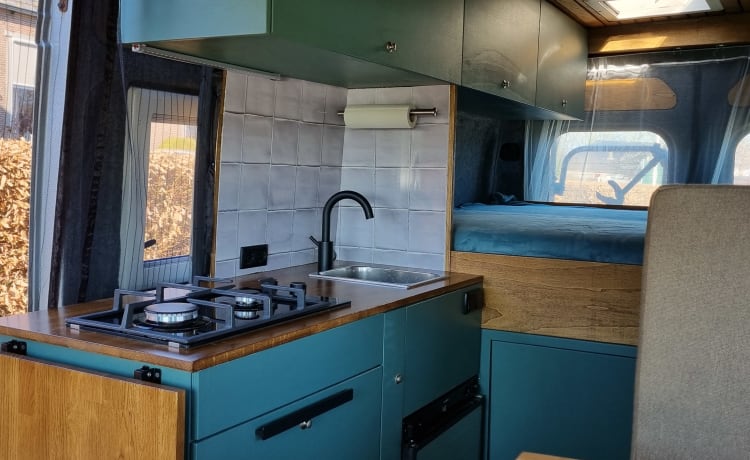 LUER ADVENTURES – Beautiful complete Citroen bus camper