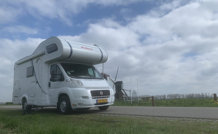 Dethleffs Advantage  – 4 persoons camper met stapelbed en airco uit 2011