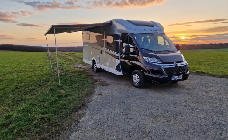 MobileFamilyT67 – Teilintegrierter Familiencamper